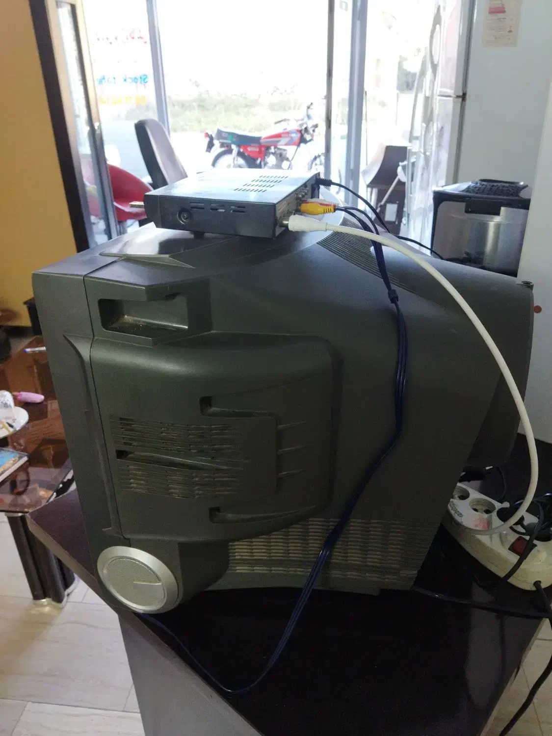 تلویزیون ۲۱ و دیجیتال دوتا باهم سالم فروش فوری|تلویزیون و پروژکتور|گنبد کاووس, |دیوار