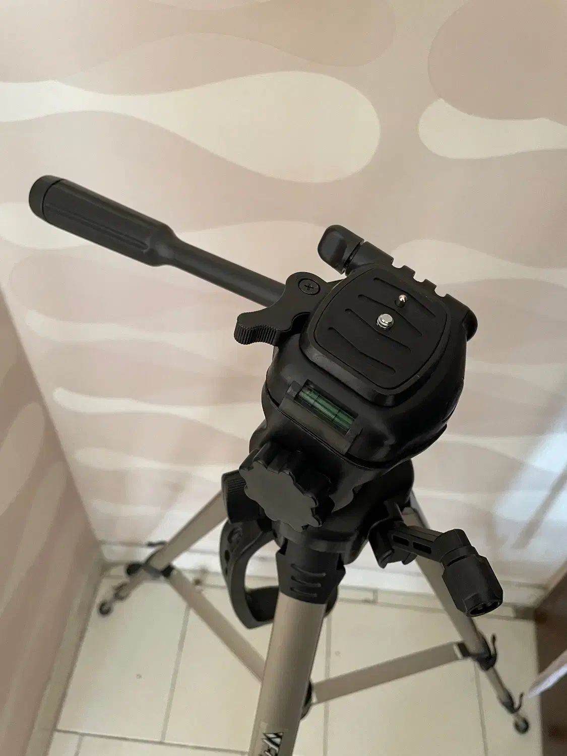 پایه دوربین در حد نو|دوربین عکاسی و فیلم‌برداری|تهران, سعادت‌آباد|دیوار