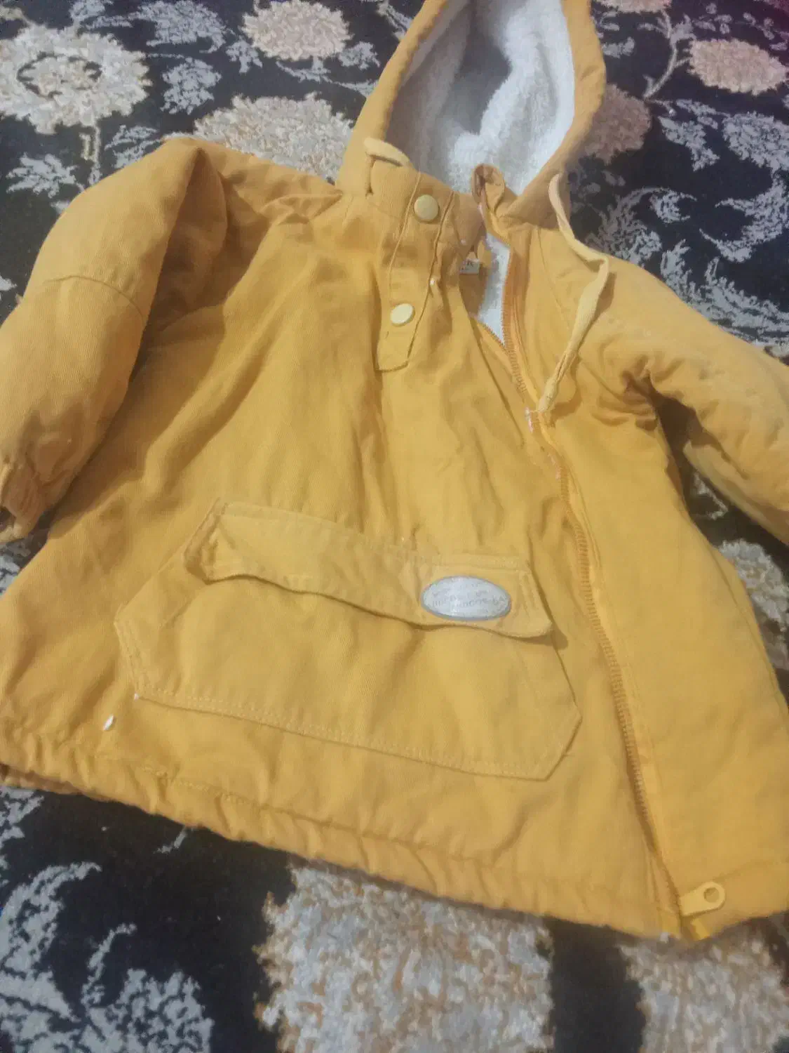 کابشن بچه کاملانووشسته شده وتمیز|کفش و لباس بچه|خرم‌آباد, |دیوار