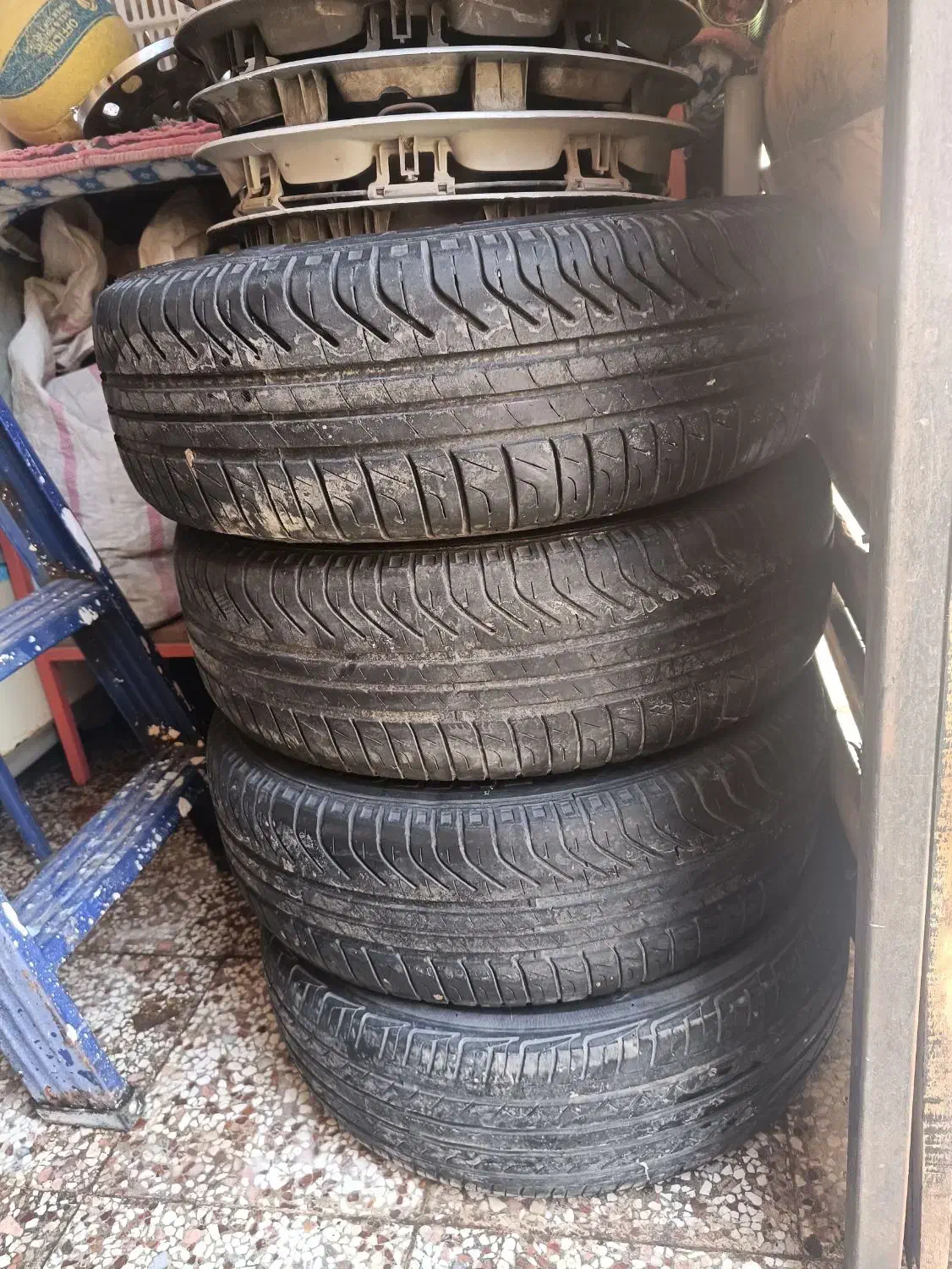 رینگ و لاستیک گلدستون|قطعات یدکی و لوازم جانبی|گلبهار, شهر جدید گلبهار|دیوار