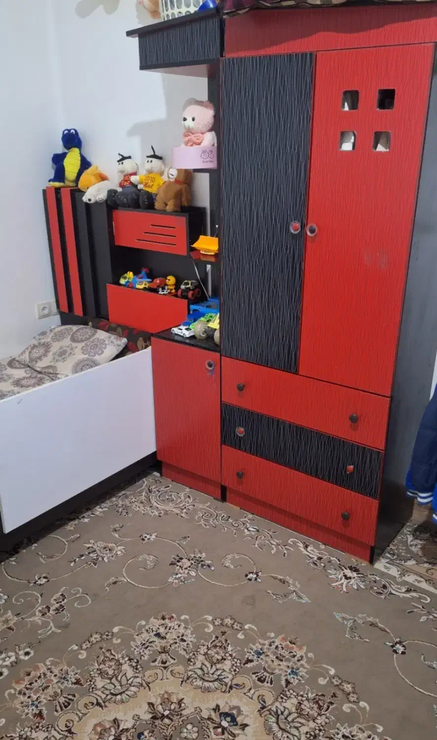 تخت و کمد نوجوانی|تخت و سرویس خواب|شیراز, شهرک مدرس|دیوار