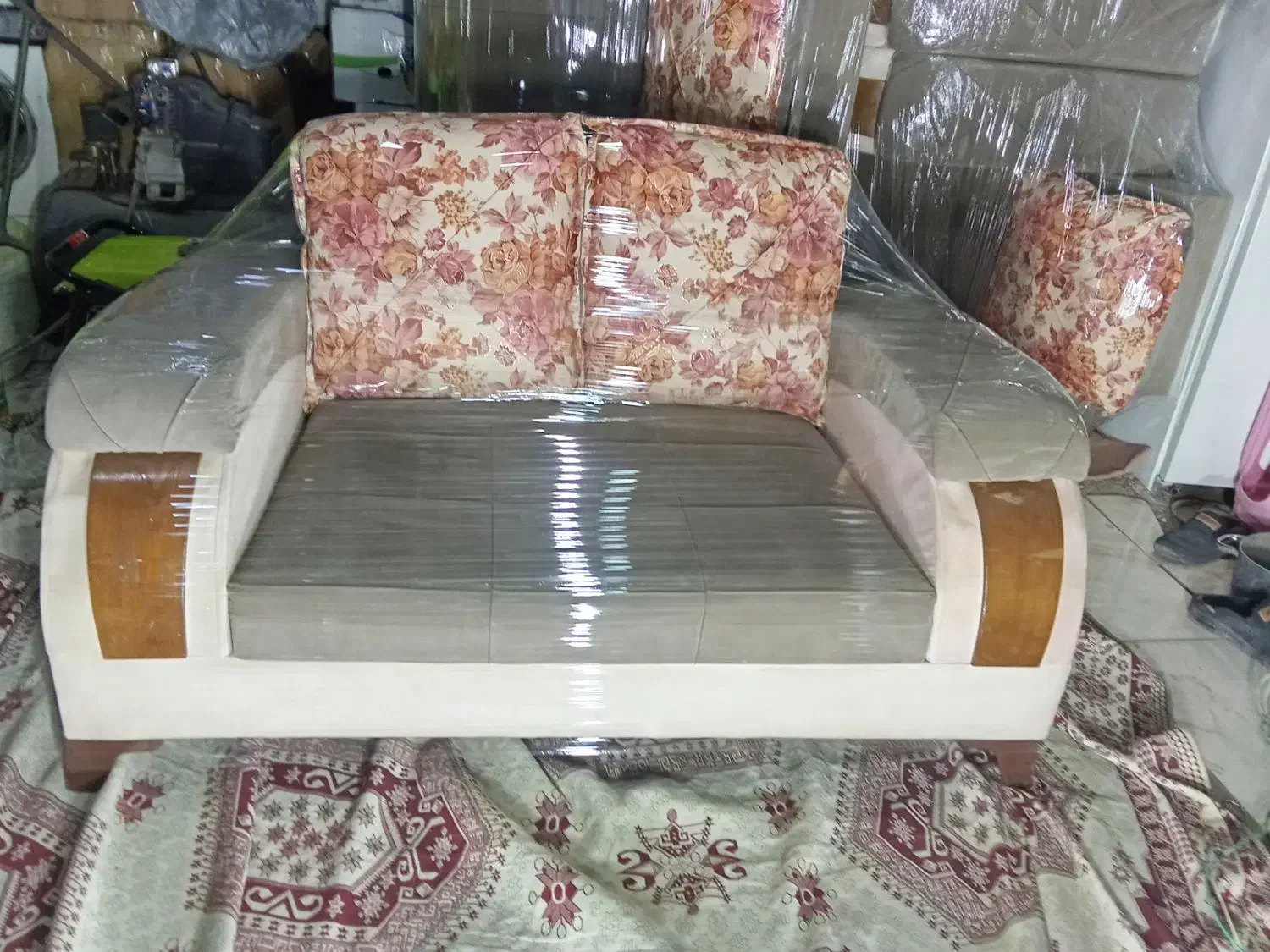 مبل خوشکل جون درحدنومیباشد|مبلمان خانگی و میز عسلی|یزد, |دیوار