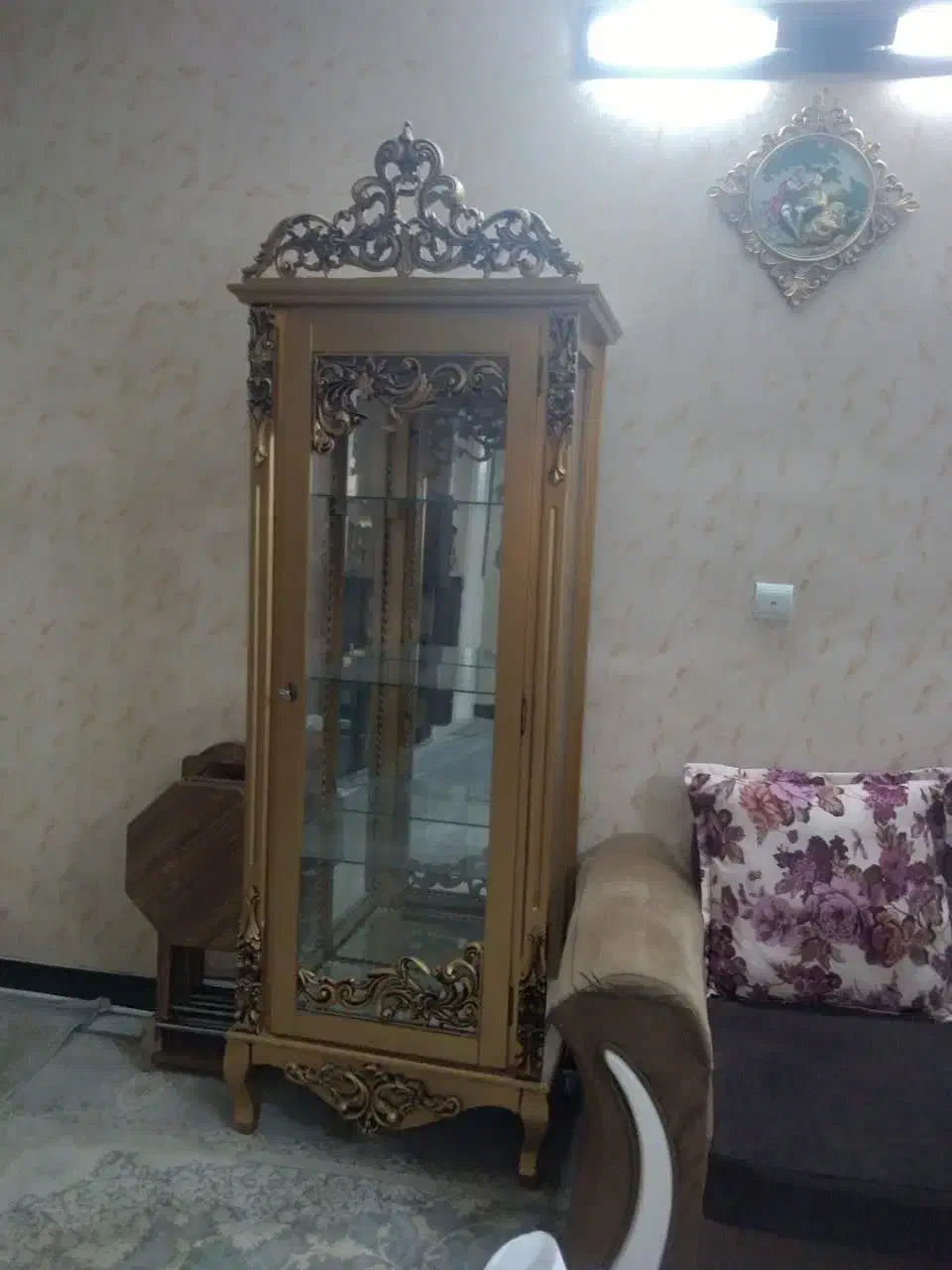 بوفه و  تابلو فرش در حد نو قیمت پایین وباند ساب|بوفه، ویترین، کنسول|محمدشهر, محمدشهر|دیوار