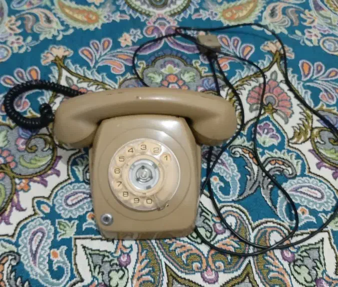 تلفن قدیمی|کلکسیون اشیاء عتیقه|رشت, حسین آباد|دیوار