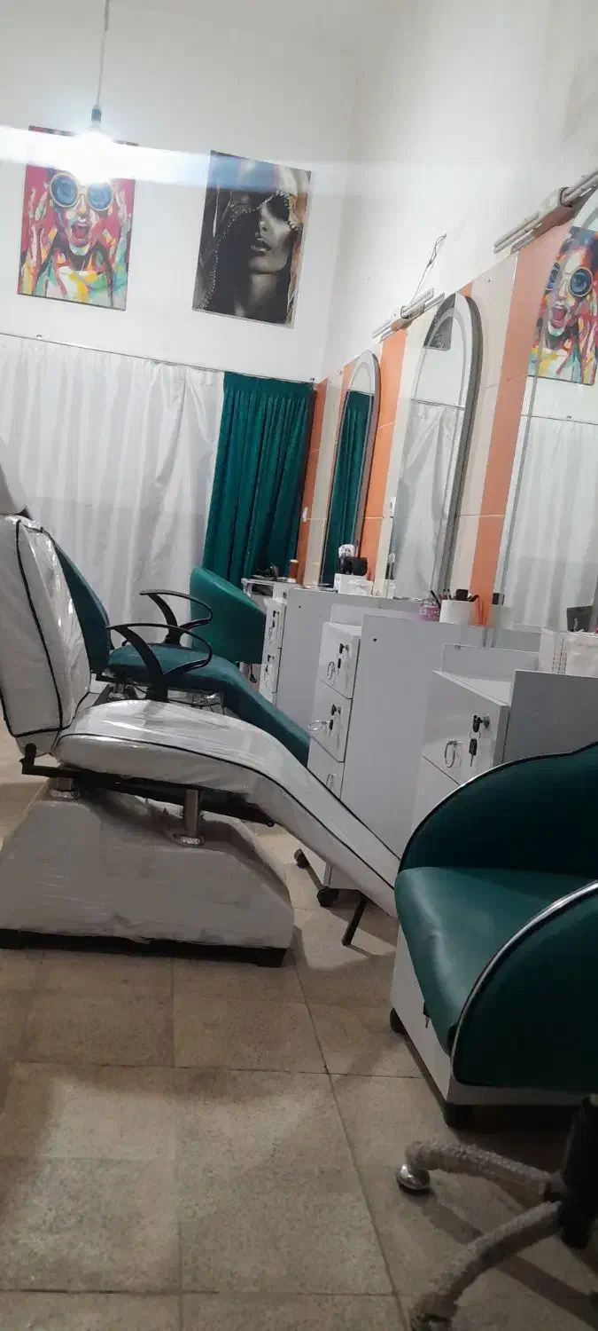 وسایل کامل سالن زیبایی|آرایشگاه و سالن‌های زیبایی|همدان, |دیوار