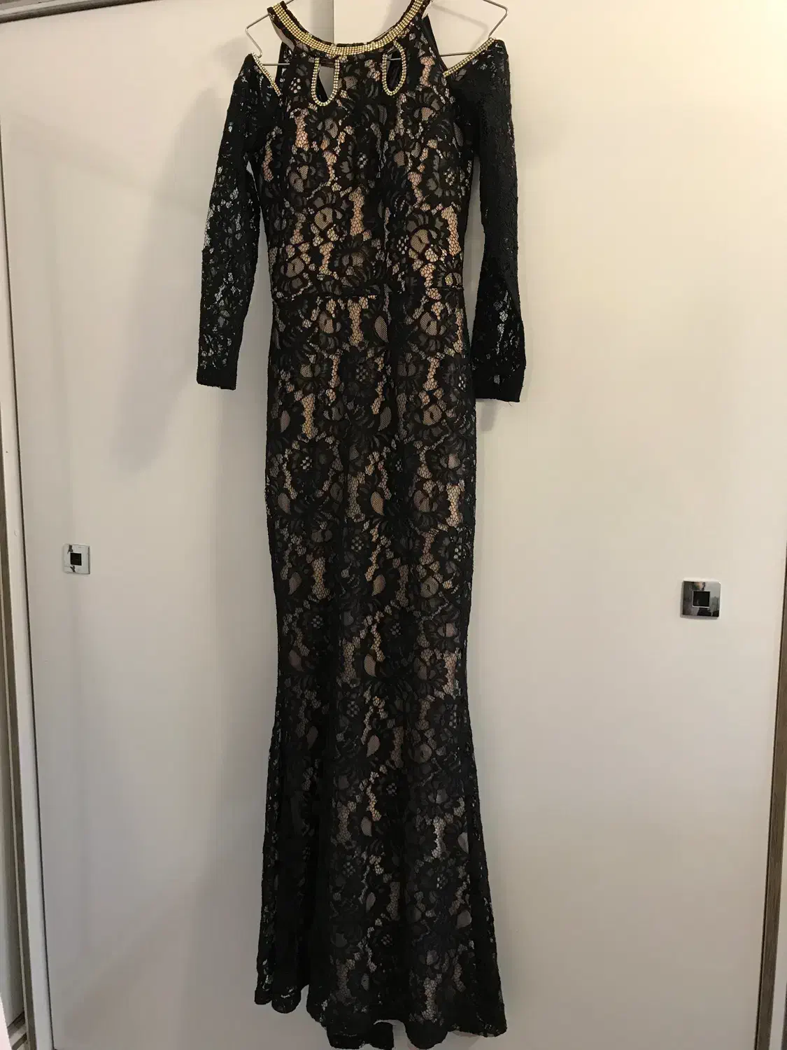 لباس مجلسی|لباس|ری, علایین|دیوار