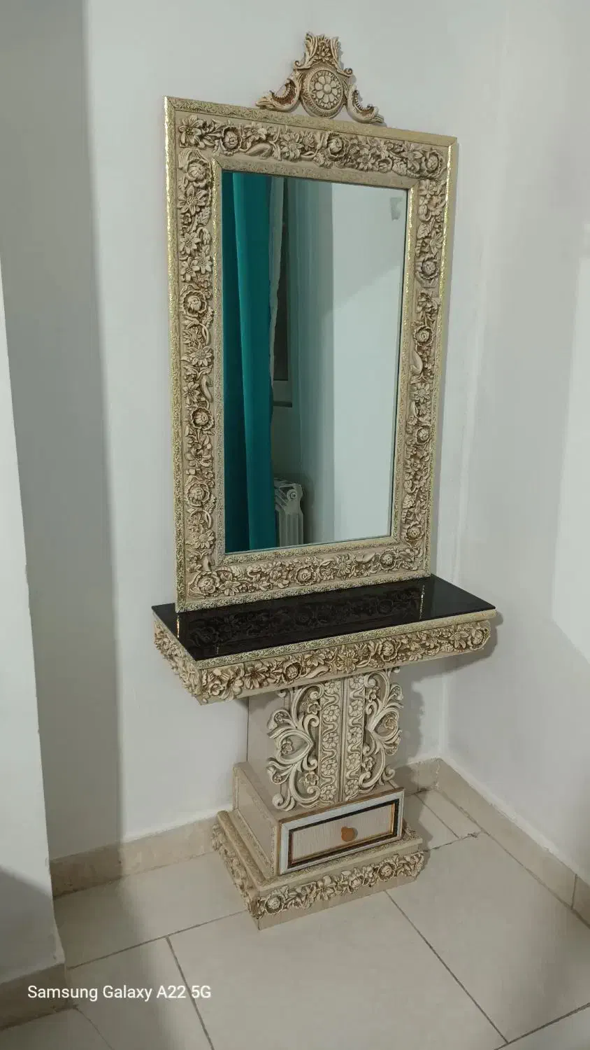 آینه و شمعدان|آینه|رودهن, |دیوار