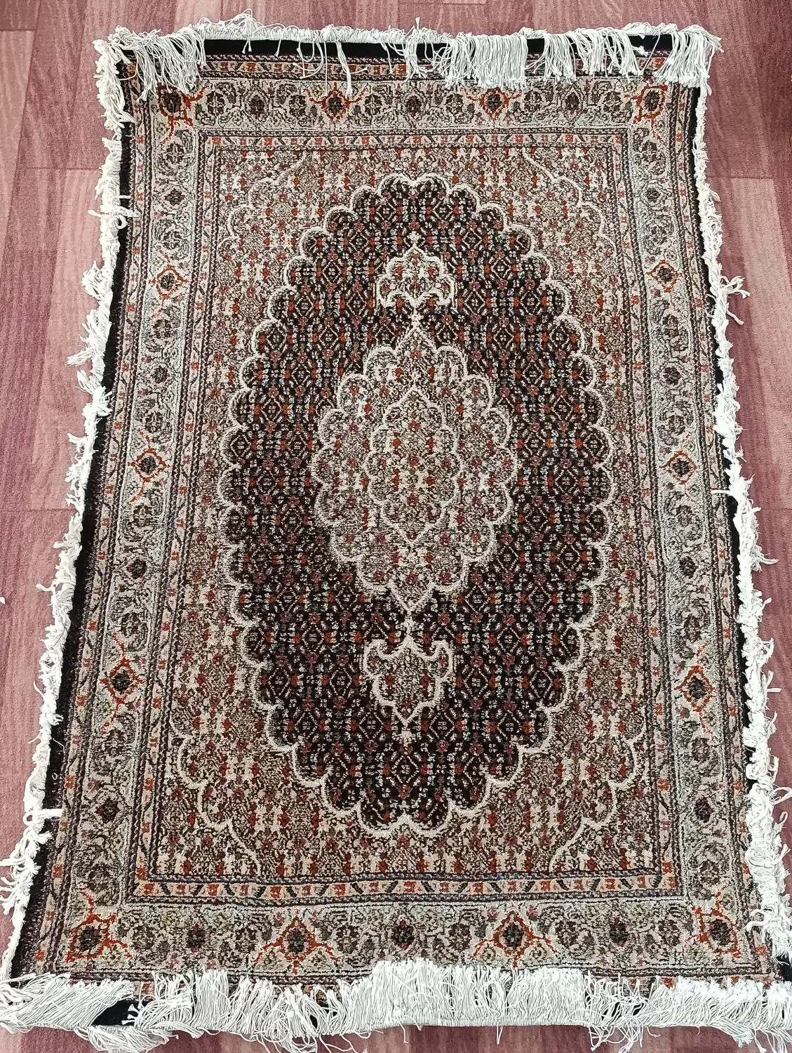 قالیچه دستباف زر نیم ماهی|فرش|خوی, |دیوار