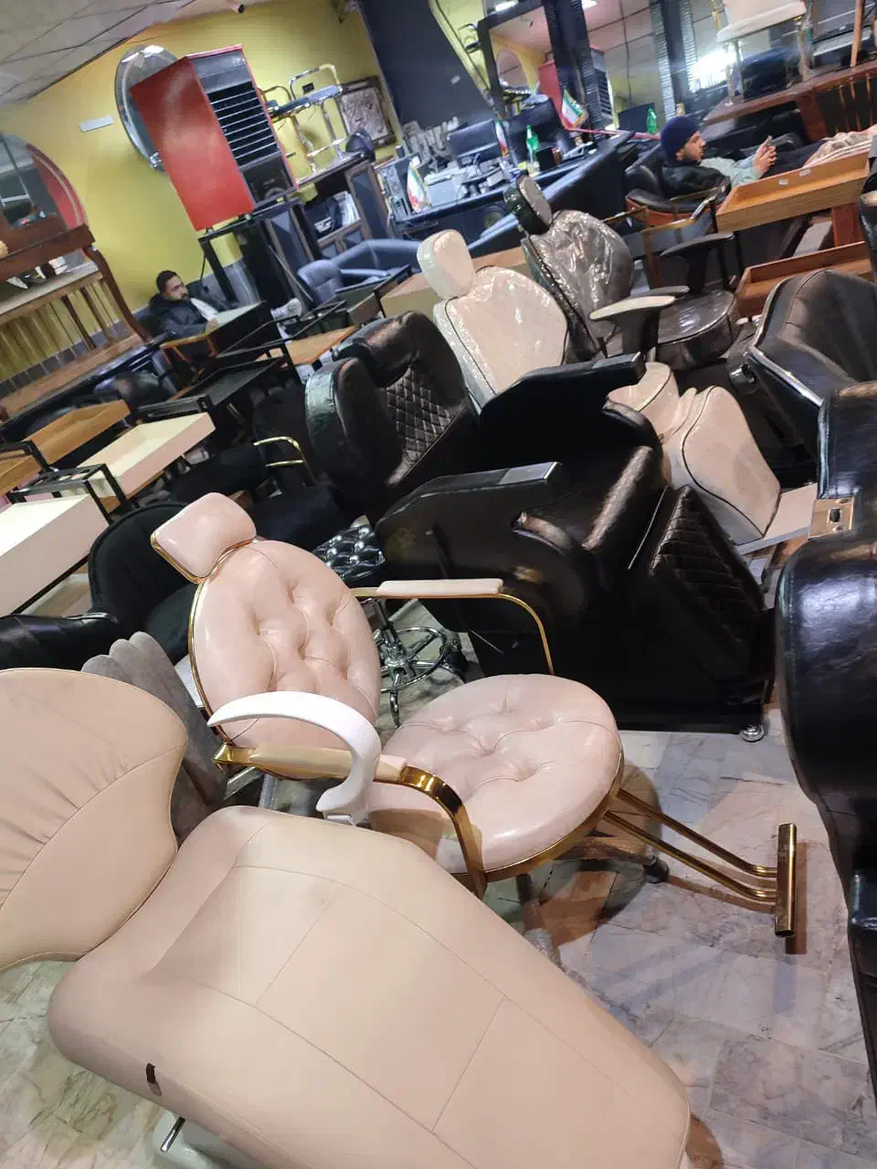 تجهیزات ارایشی میز و تخت و صندلی|آرایشگاه و سالنهای زیبایی|چناران, |دیوار