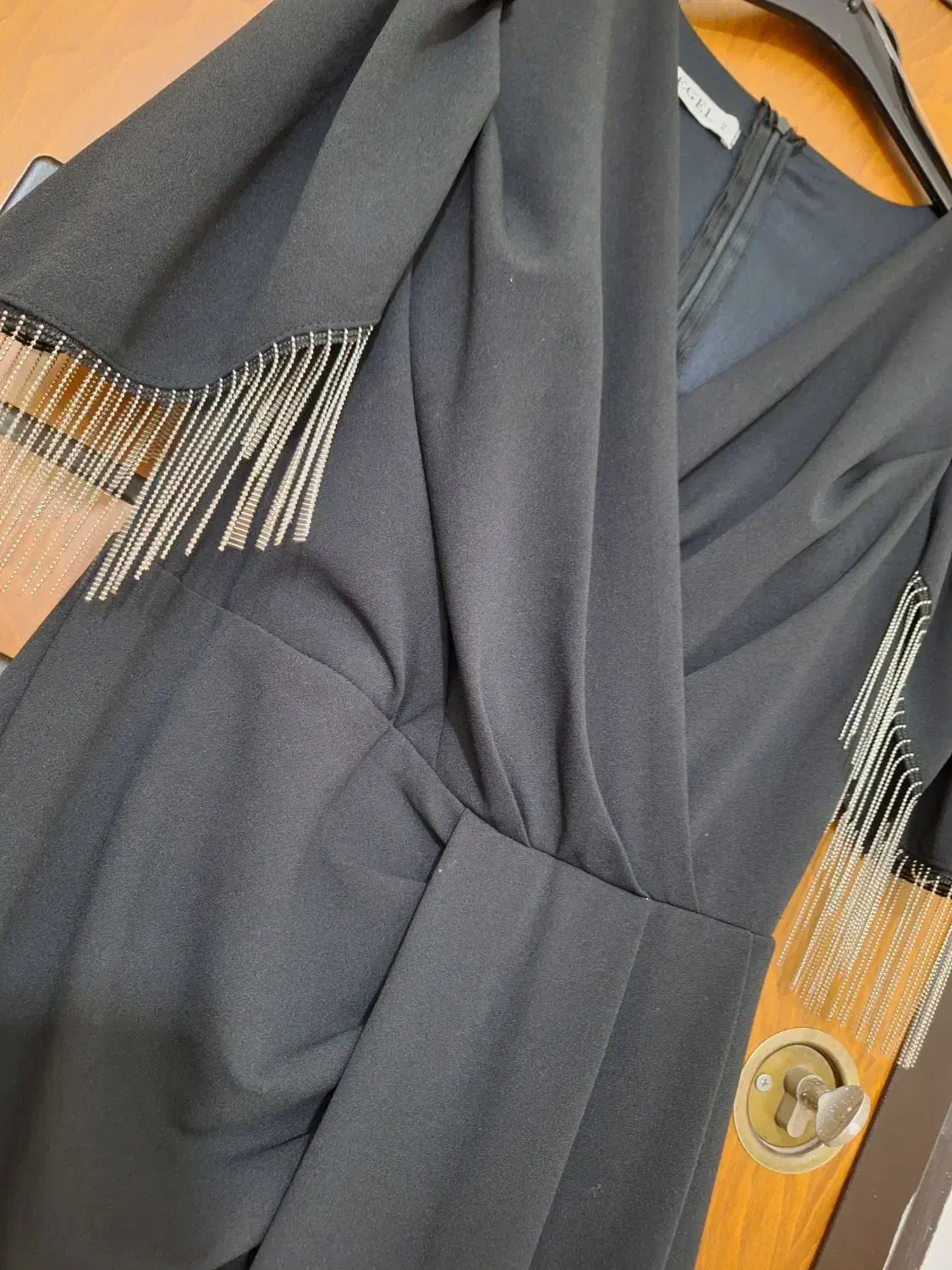 لباس مجلسی|لباس|محمدشهر, یزدیها|دیوار