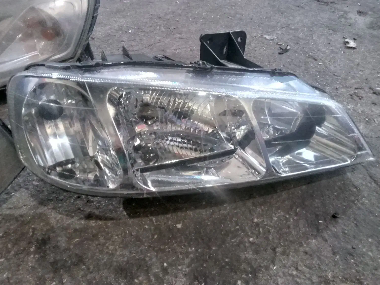 چراغ جلو پارس|قطعات یدکی و لوازم جانبی|شیراز, گلشن|دیوار