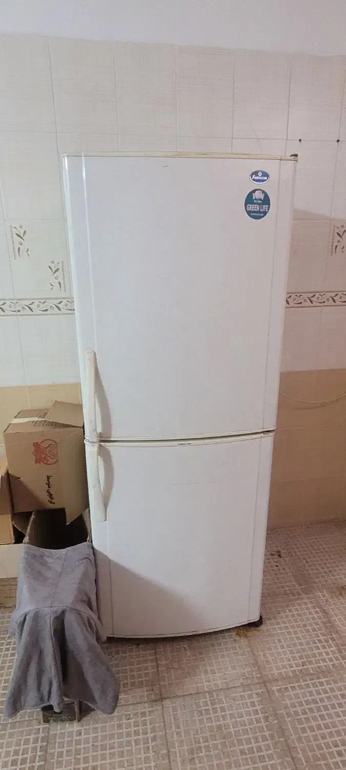 یخچال فریزر فروزان|یخچال و فریزر|قم, سراجه (۱۵ خرداد)|دیوار