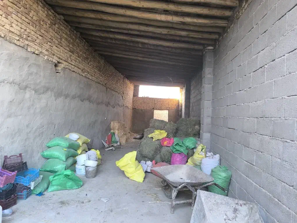 فروش یک کارگاه تیرچه بلوکی یا گاوداری|فروش دفتر صنعتی، کشاورزی، تجاری|شهرضا, |دیوار