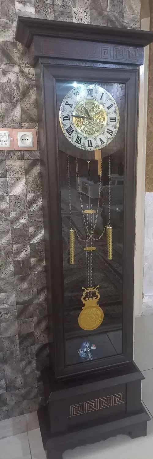 ساعت|ساعت دیواری و تزئینی|ری, سیزده آبان|دیوار