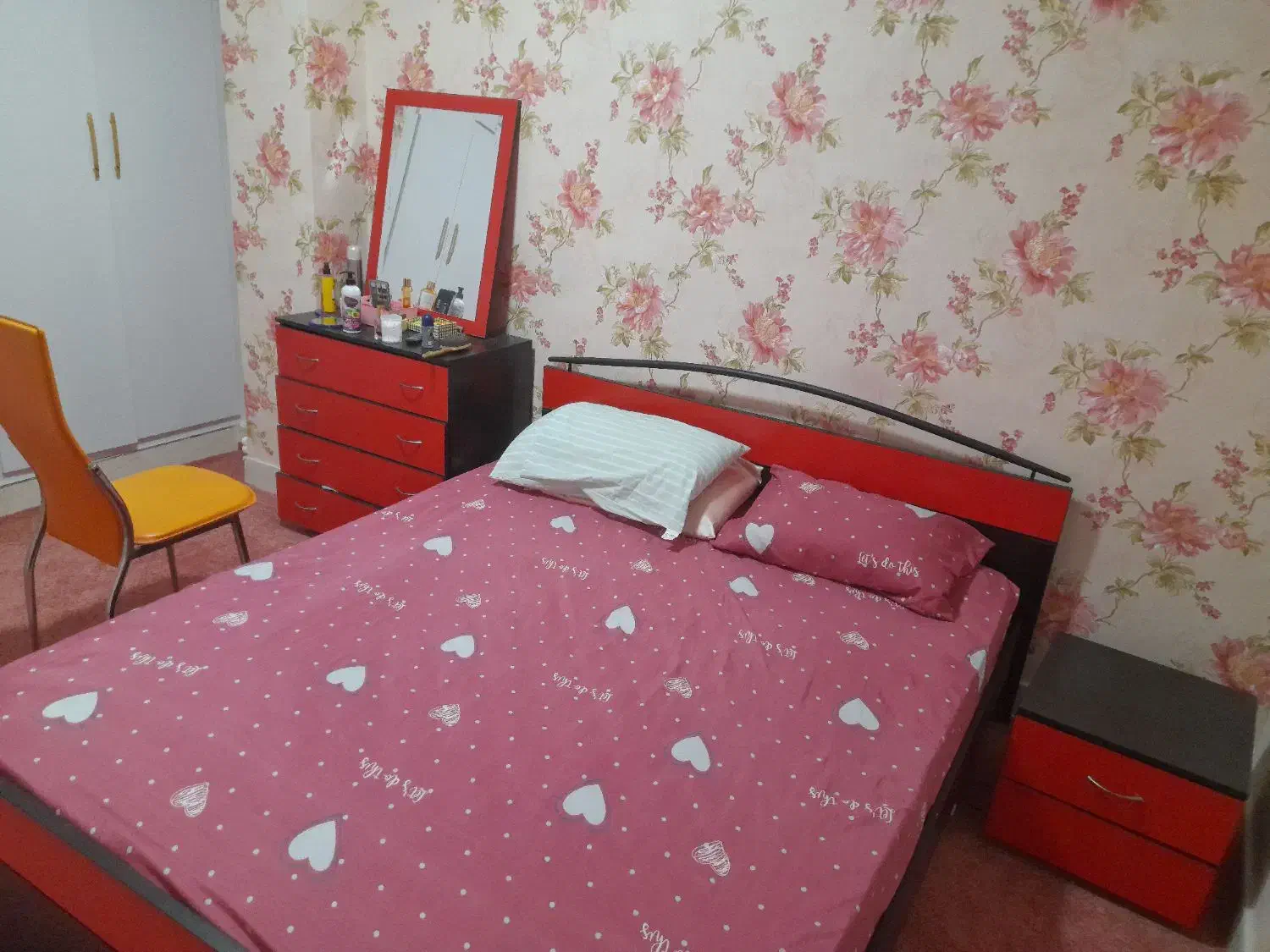 تخت و سرویس خواب|تخت و سرویس خواب|دوگنبدان, |دیوار