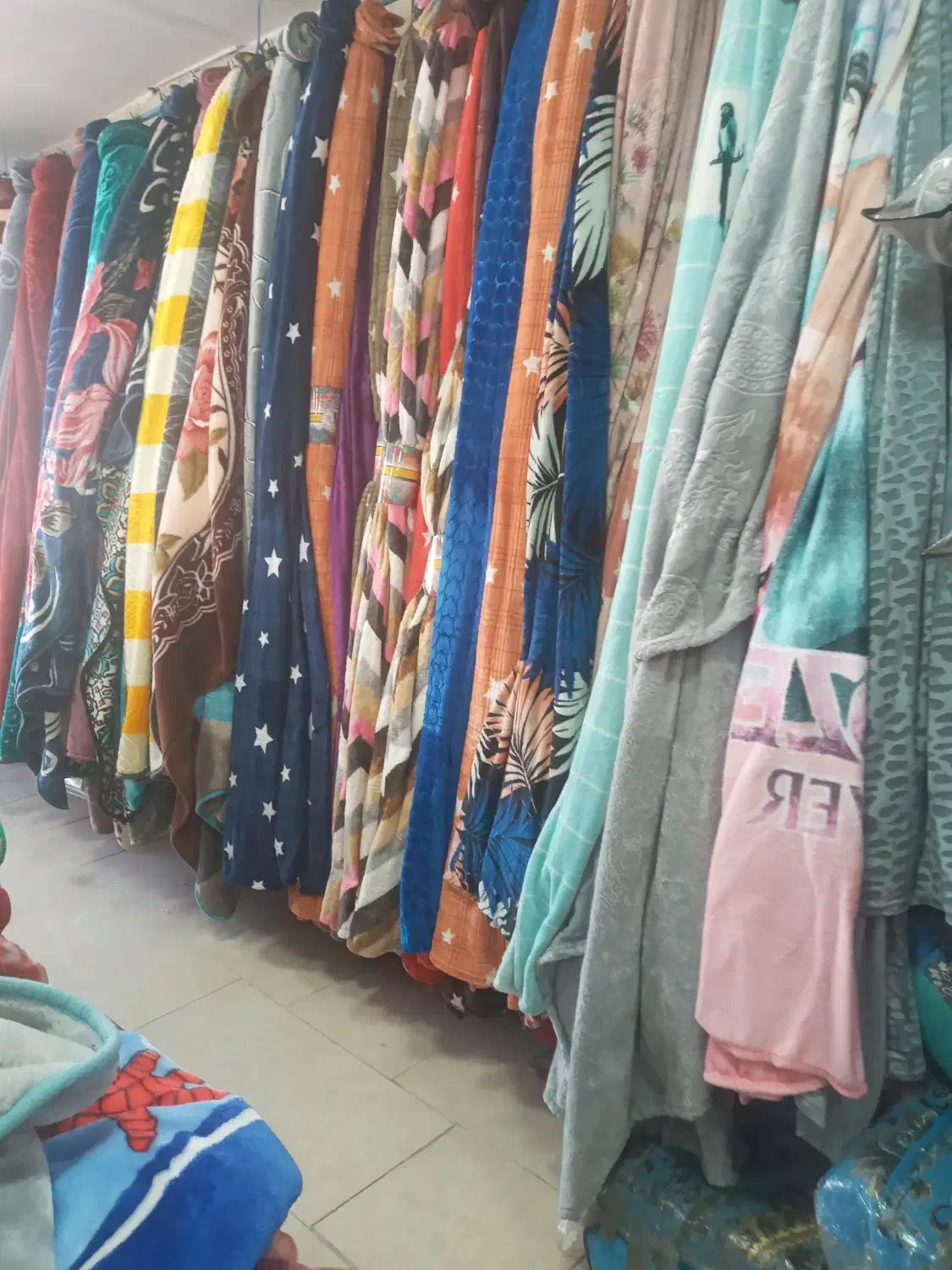 ارزانسرای پتو وچادر مسافرتی کوثر|رختخواب، بالش، پتو|خمینی‌شهر, |دیوار