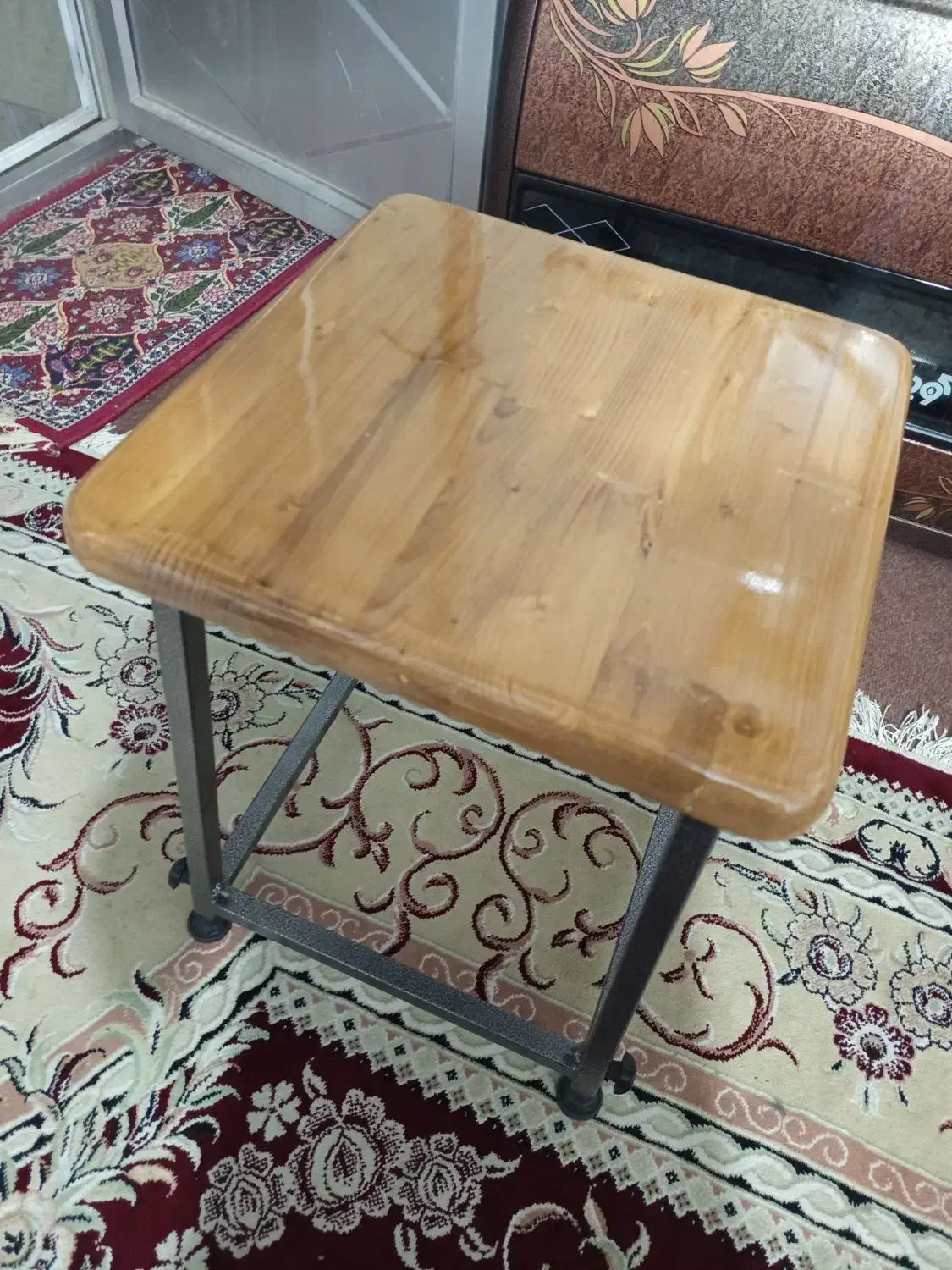 چهارپایه با تنظیم ارتفاع(یک چارپایه با چند ارتفاع)|صندلی و نیمکت|خمینی‌شهر, |دیوار