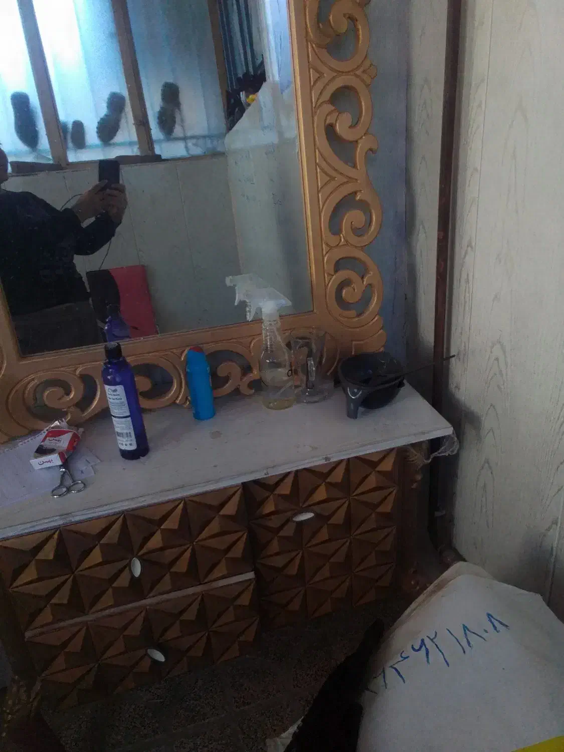 وسایل آرایشگاه|آرایشگاه و سالن‌های زیبایی|خرم‌آباد, |دیوار