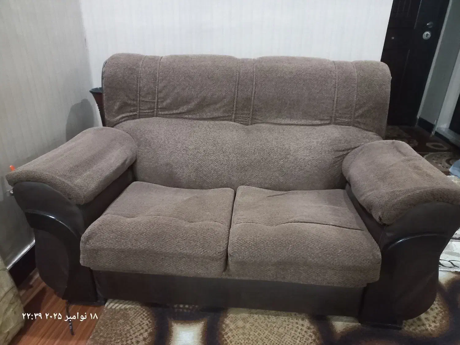 مبل|مبلمان خانگی و میز عسلی|اصفهان, باغ فدک|دیوار