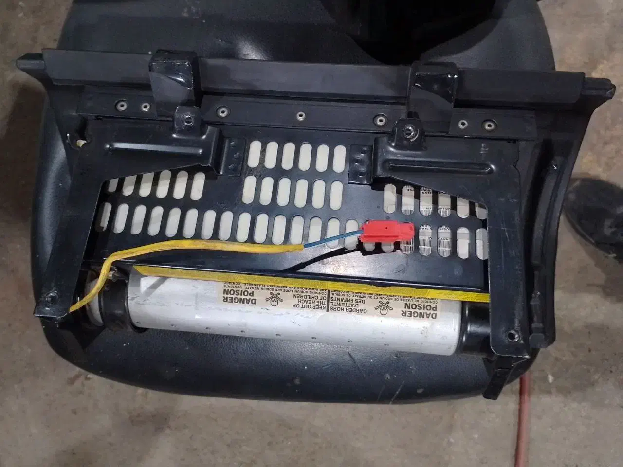 ایربگ موسو سمت شاگرد با قاب داشبورد فابریک سالم|قطعات یدکی و لوازم جانبی|تهران, حکیمیه|دیوار