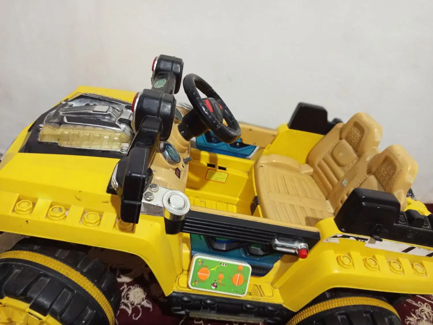 ماشین شارژی دونفره دنده ای کاملا سالم|اسباببازی بچه|خرمآباد, |دیوار