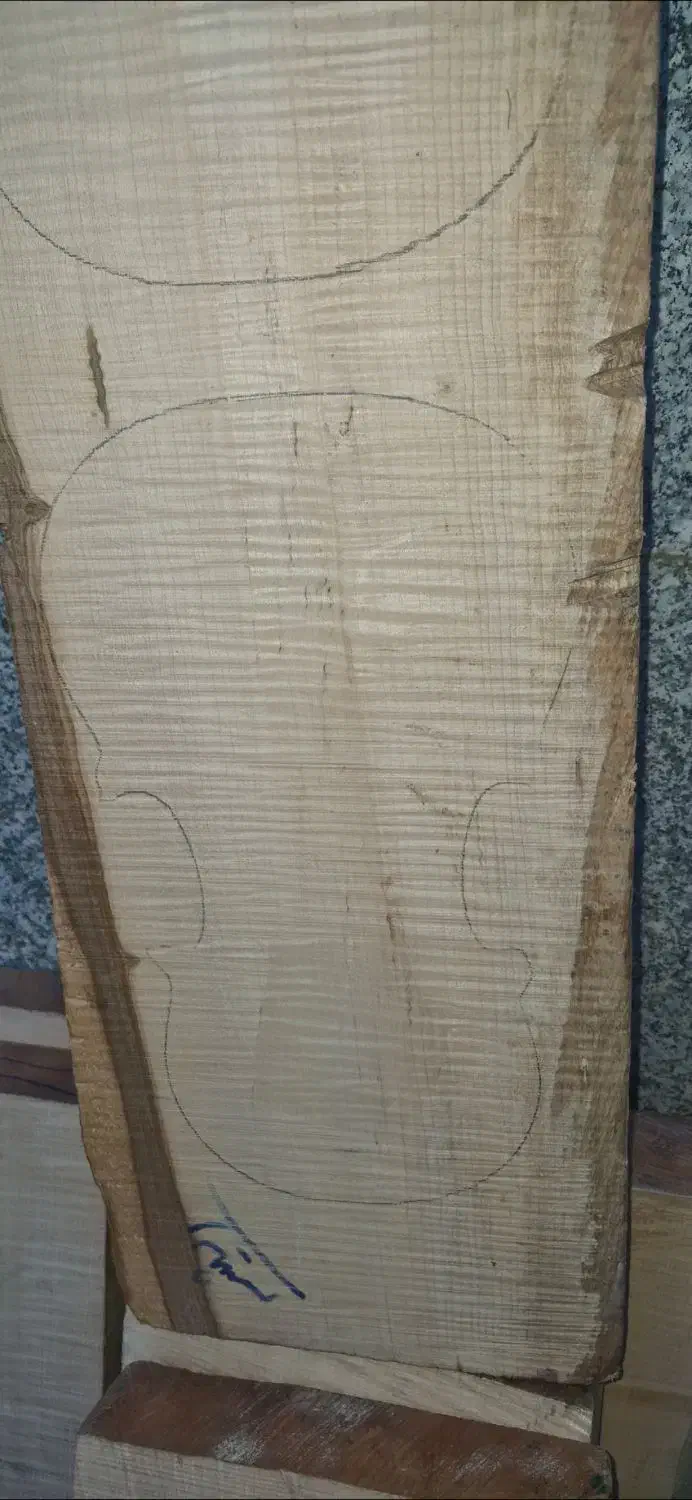 چوب افرا فر گیتار ویولن|گیتار، بیس، امپلیفایر|تبریز, |دیوار