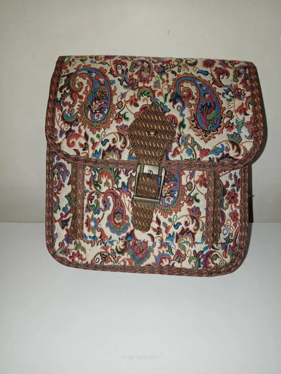 کیف رو دوشی|کیف، کفش، کمربند|پرند, فاز ۱|دیوار