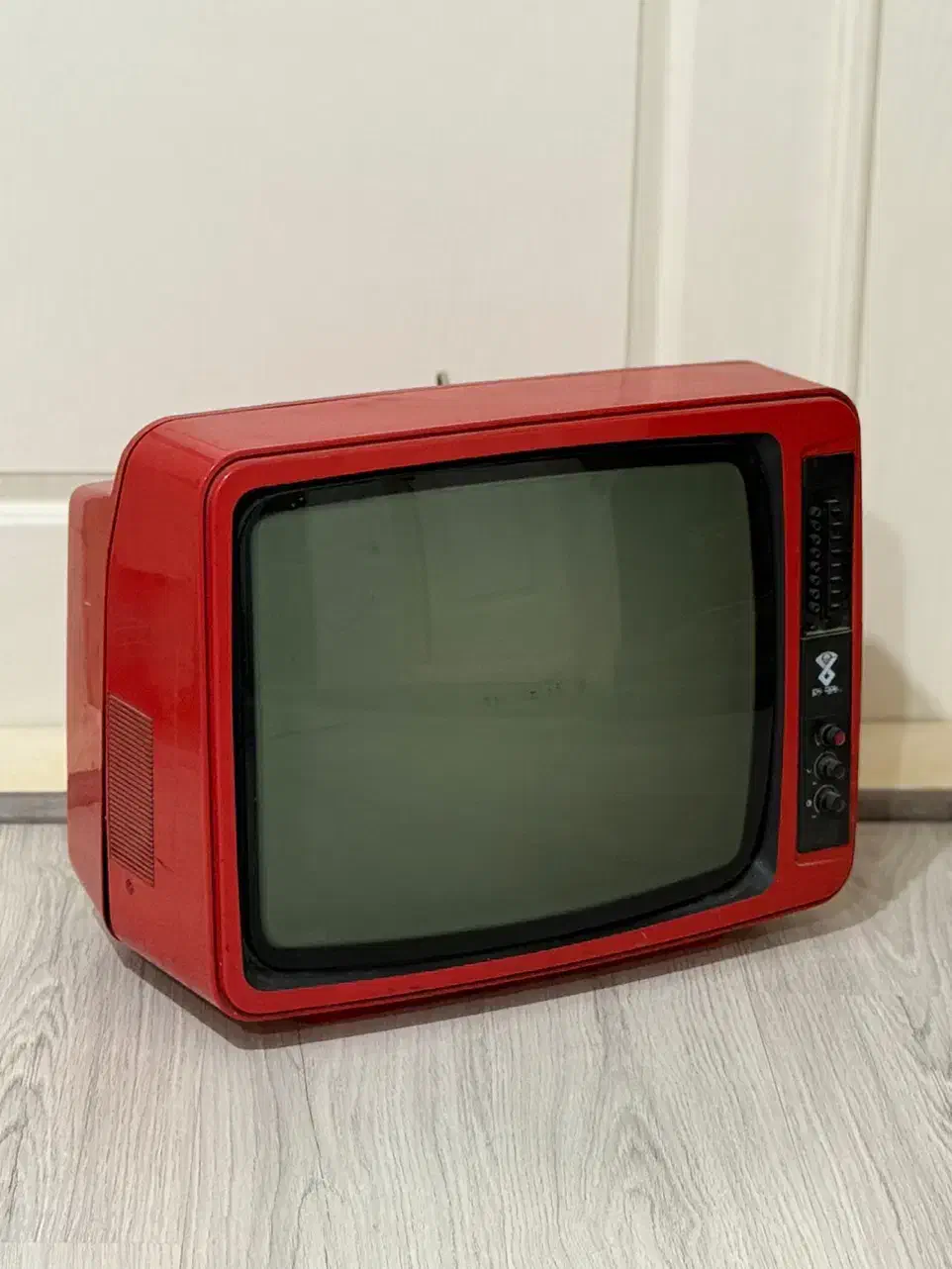 تلویزیون قدیمی نوستالژی|تلویزیون و پروژکتور|خوی, |دیوار