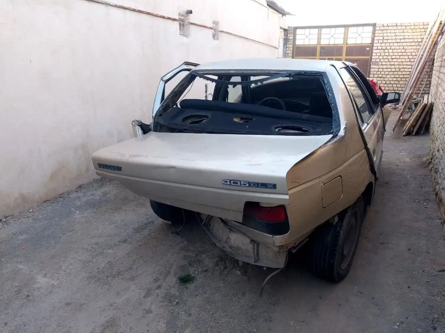 پژو ۴۰۵ مدل ۸۴ تصادفی|خودرو سواری و وانت|فولادشهر, نوگوران|دیوار