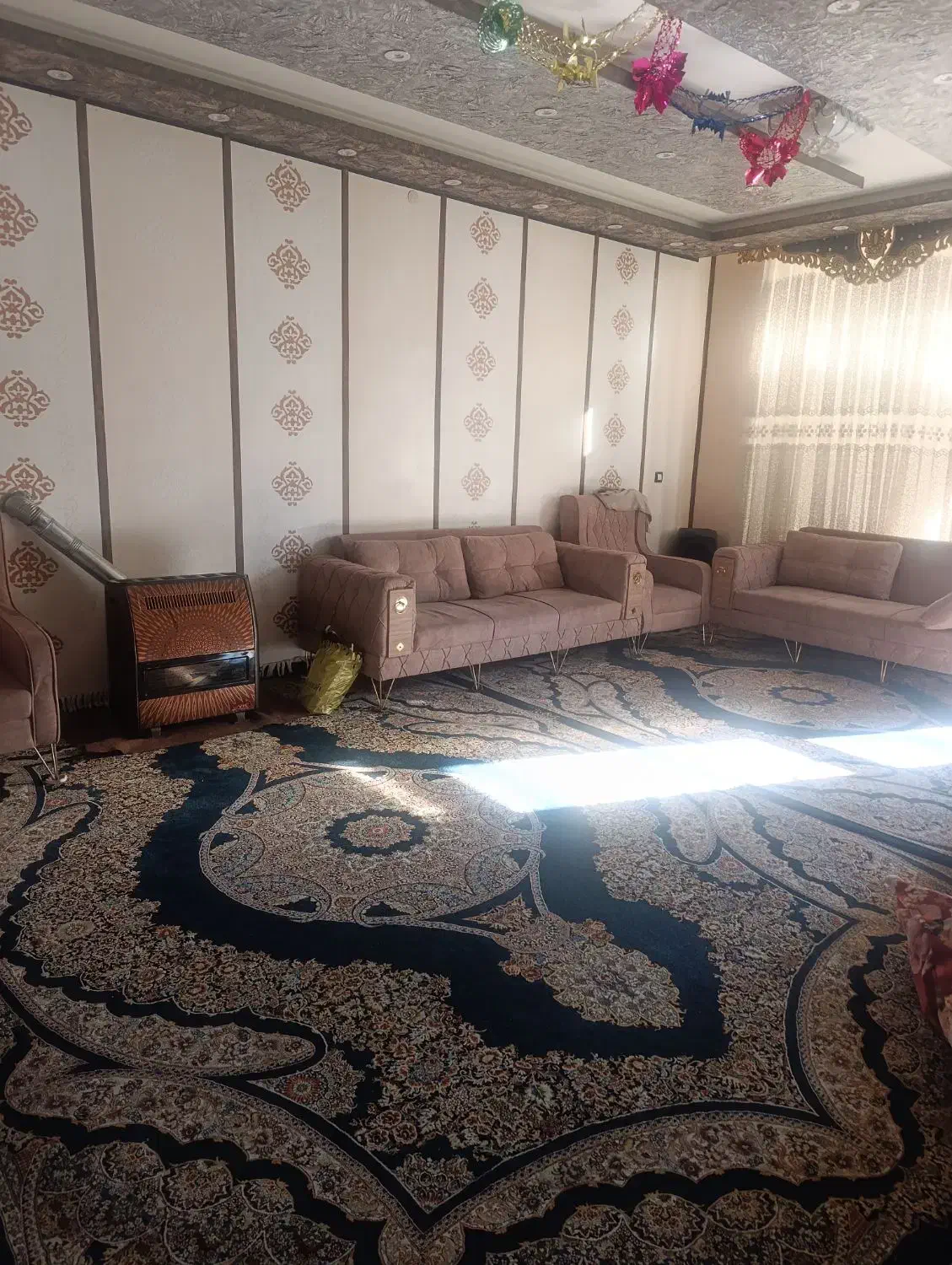 مبل 8 نفره چستر در حد نو|مبلمان خانگی و میز عسلی|صدرا-فارس, فاز ۱|دیوار