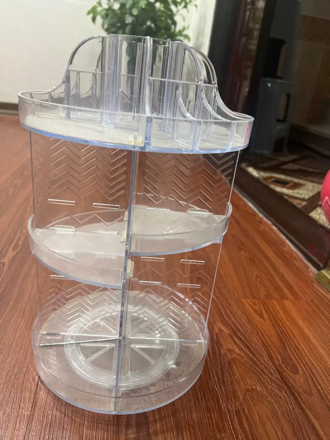 ارایشی چرخان تمیز مرتب|آرایشی، بهداشتی، درمانی|تایباد, |دیوار