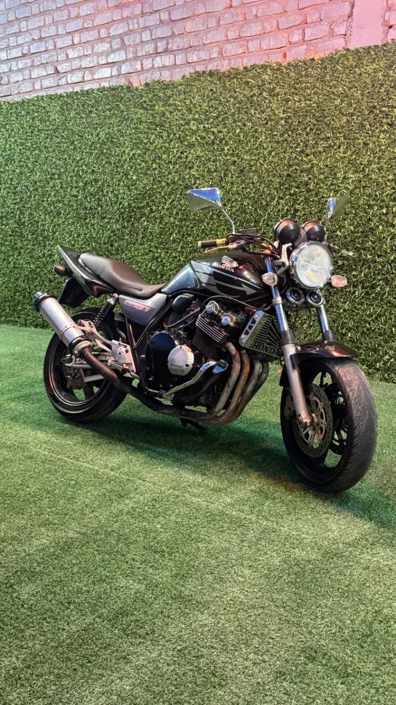 Cb400|موتورسیکلت|صدرا-فارس, فاز ۱|دیوار