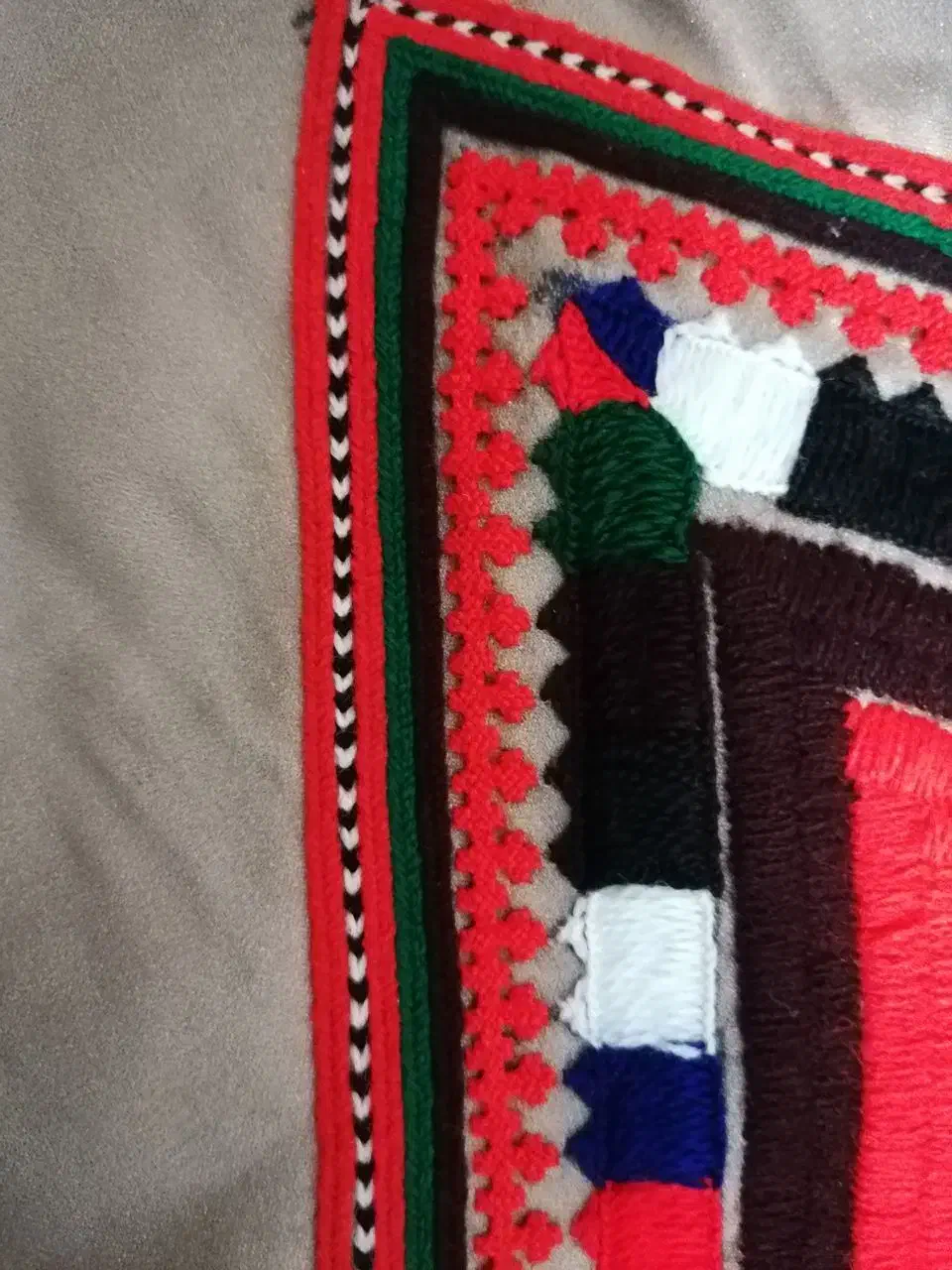 پلیوار پر|لباس|خاش, |دیوار