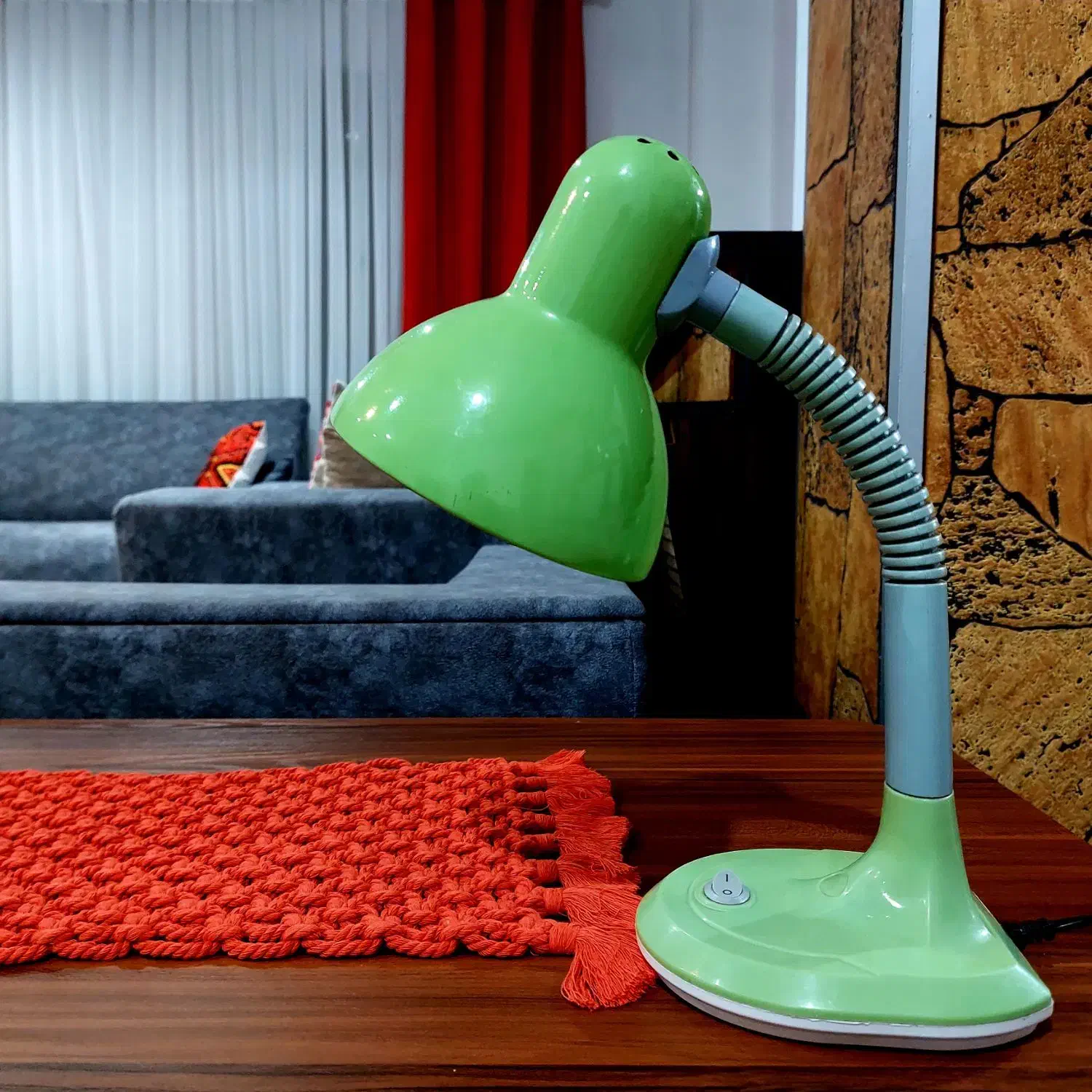 چراغ مطالعه سالم و تمیز|لوازم التحریر|رشت, حاجی آباد|دیوار