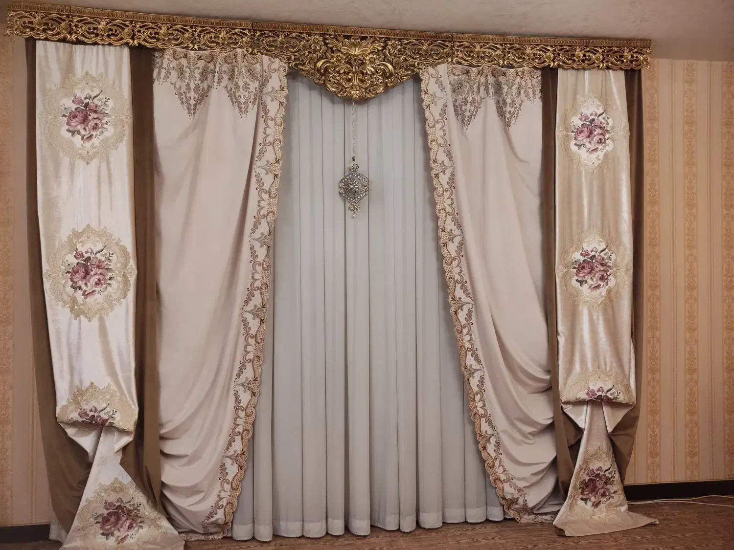 پرده پذیرایی|پرده، رانر، رومیزی|شاهینشهر, شهرک منازل چوبی|دیوار