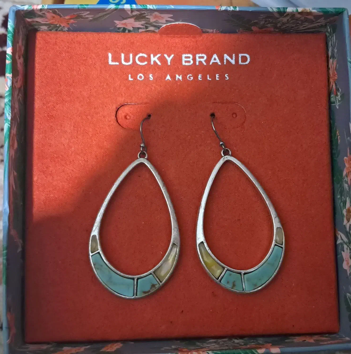 گوشواره ی نقره|بدلیجات|گالیکش, |دیوار