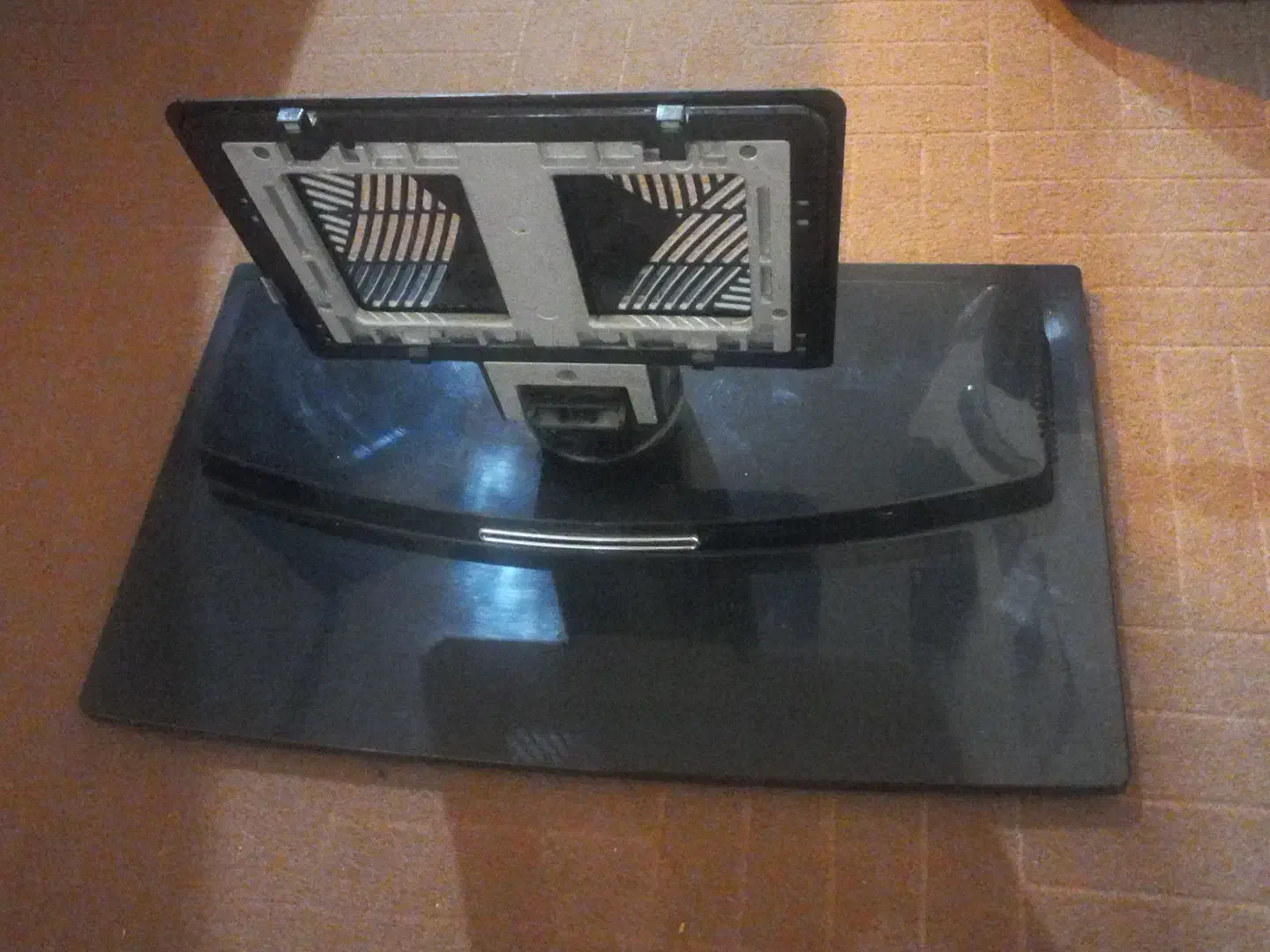 پایه رومیزی ال جی  اصلی|تلویزیون و پروژکتور|قم, باغ پنبه|دیوار