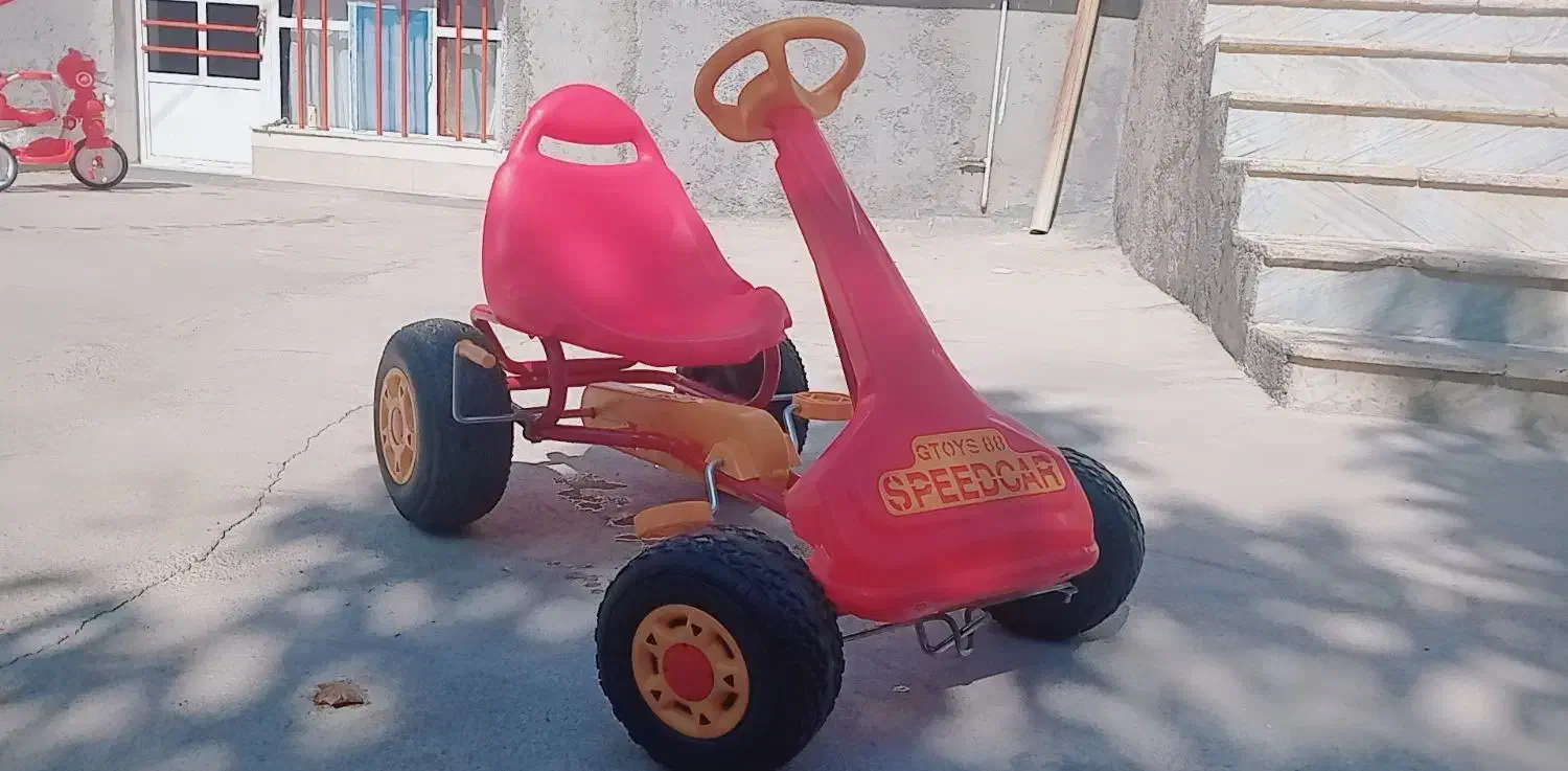 سه چرخه و چهار چرخ|دوچرخه، اسکیت، اسکوتر|الشتر, |دیوار