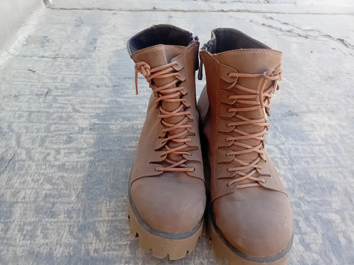 کفش نیم بوت|کیف، کفش، کمربند|نجف‌آباد, منتظری جنوبی|دیوار