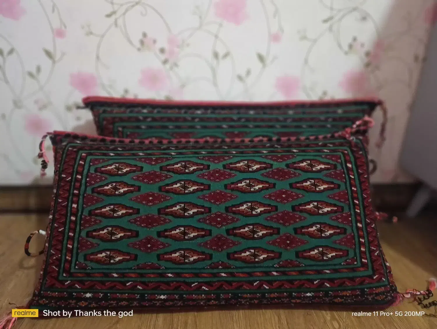 پشتی دست بافت|پشتی|مشهد, حسینآباد|دیوار