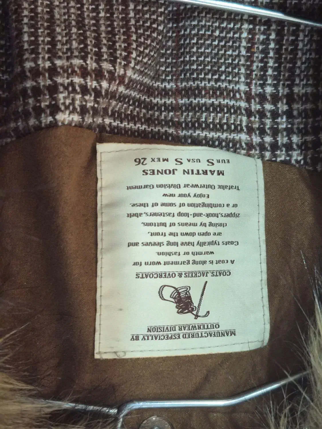 لباس حوله ای پالتو|لباس|قم, بنیاد|دیوار