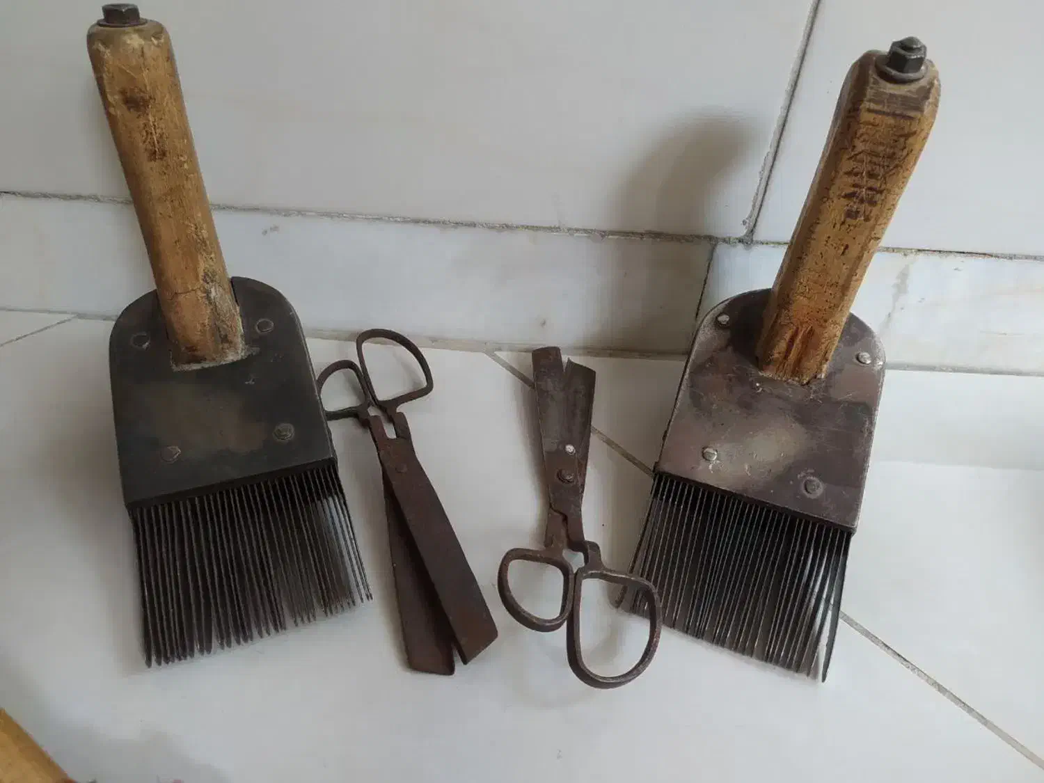 دفتین شانه فرش قالی چقابافی قیچی چرخ گوشت دستی|فرش|اصفهان, خواجه عمید|دیوار