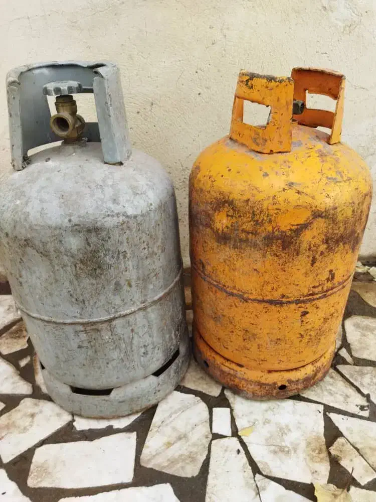 دو عدد کپسول گاز|مصالح و تجهیزات ساختمان|بافت, |دیوار