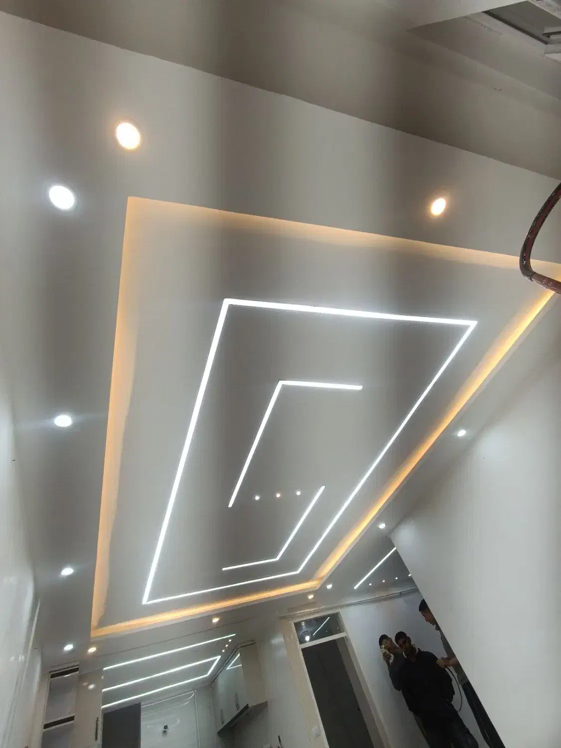 اجرای کامل  کار های برقی 0 تا 100 (لاینر )|خدمات پیشه و مهارت|دهگلان, |دیوار