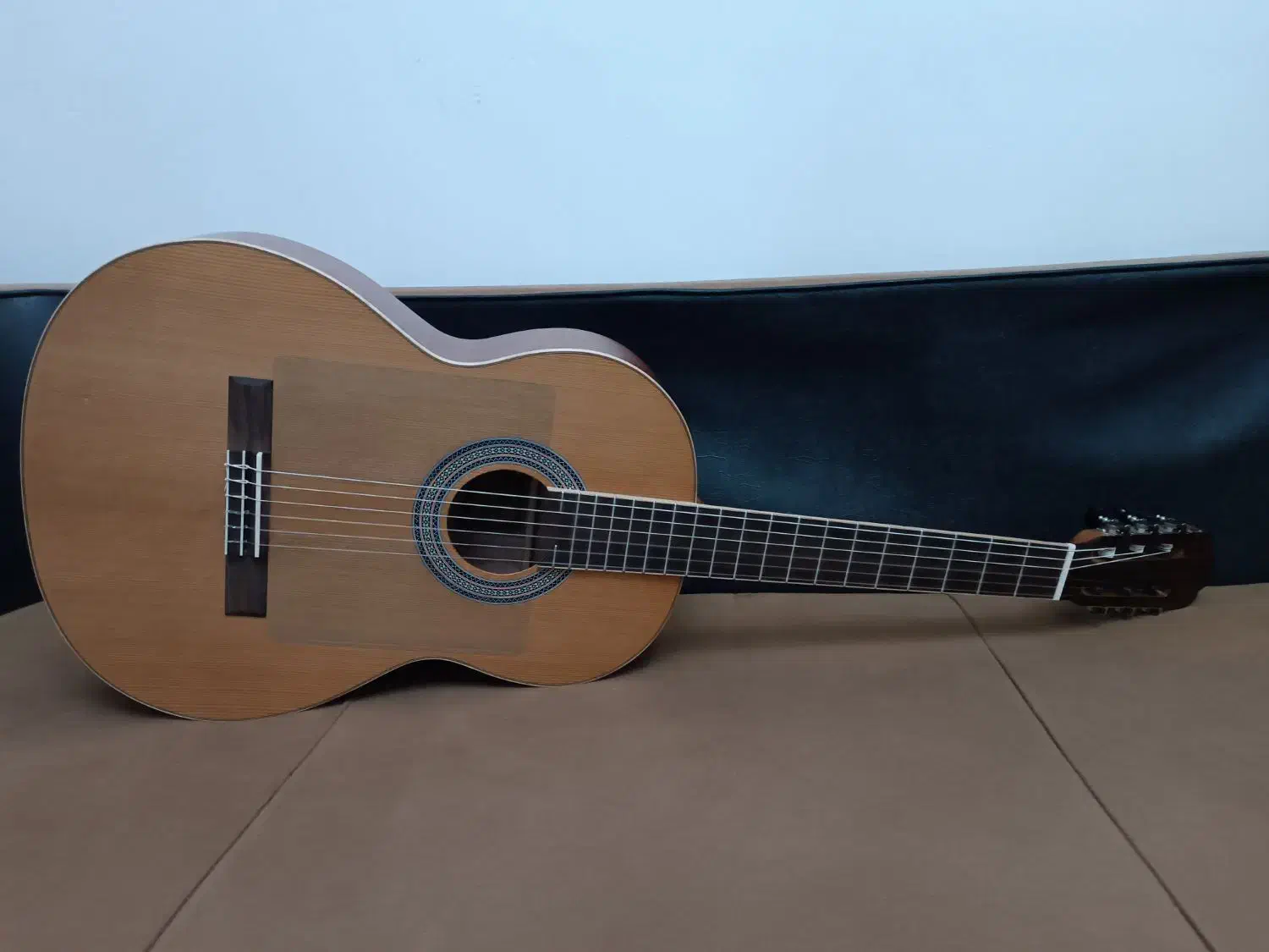 فروش گیتار کلاسیک نو و خوش صدا|گیتار، بیس، امپلیفایر|قائم‌شهر, |دیوار