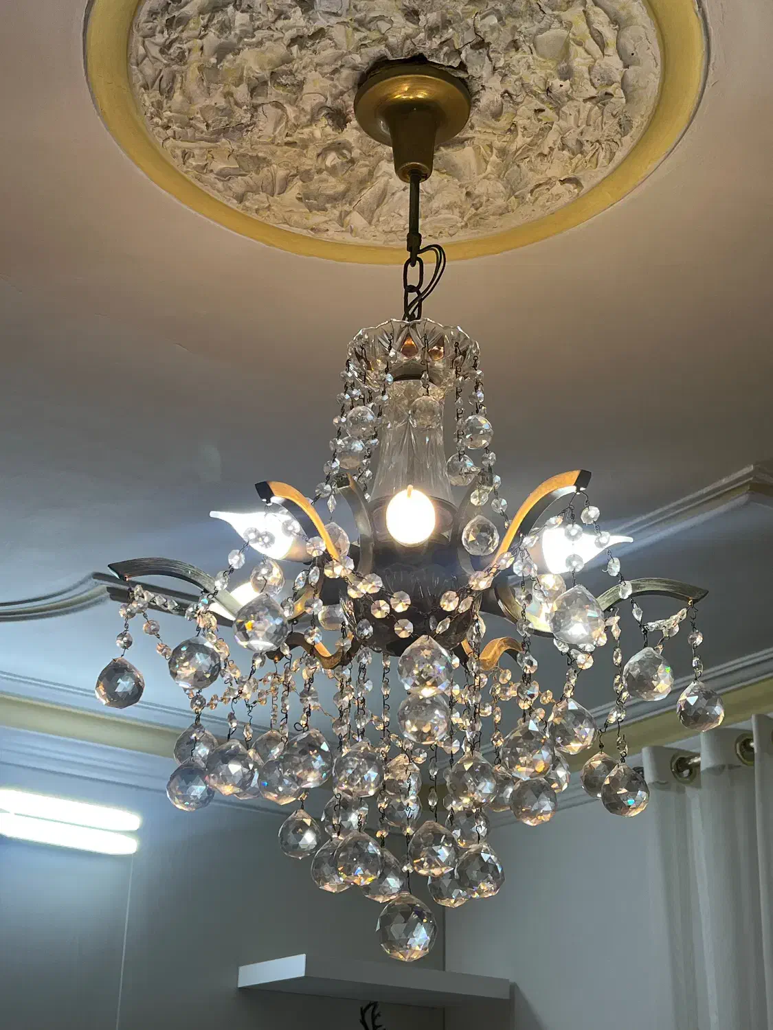 لوستر کریستالی ۶ شاخه سالم و تمیز|لوستر و چراغ آویز|لنگرود, |دیوار