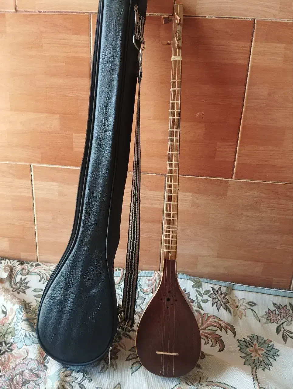 سه تار حرفه ای|سازهای سنتی|بروجرد, |دیوار