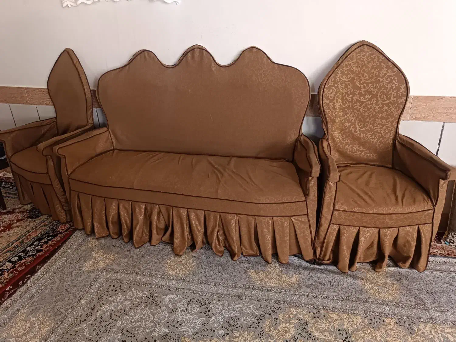 مبل سلطنتی ۹نفره همراه با کاور|مبلمان خانگی و میز عسلی|تربت‌حیدریه, رضاشهر|دیوار