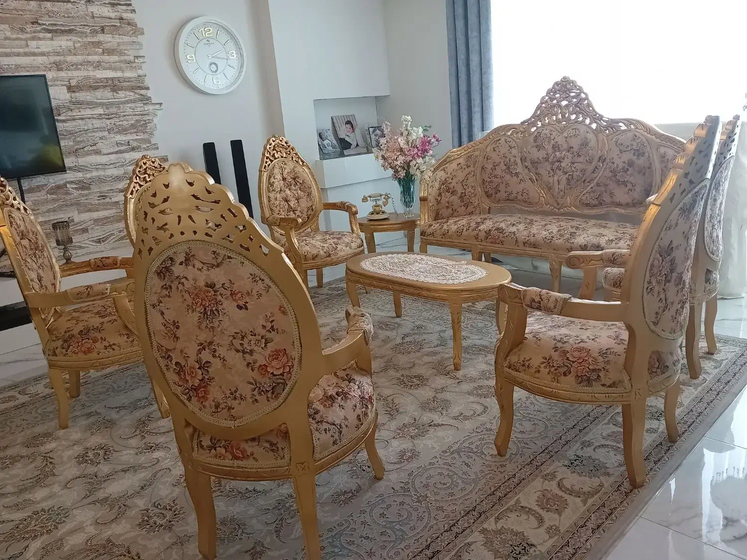 مبل سلطنتی طلایی چوب راش پارچه گلدار|مبلمان خانگی و میز عسلی|بندر انزلی, آخرخط|دیوار