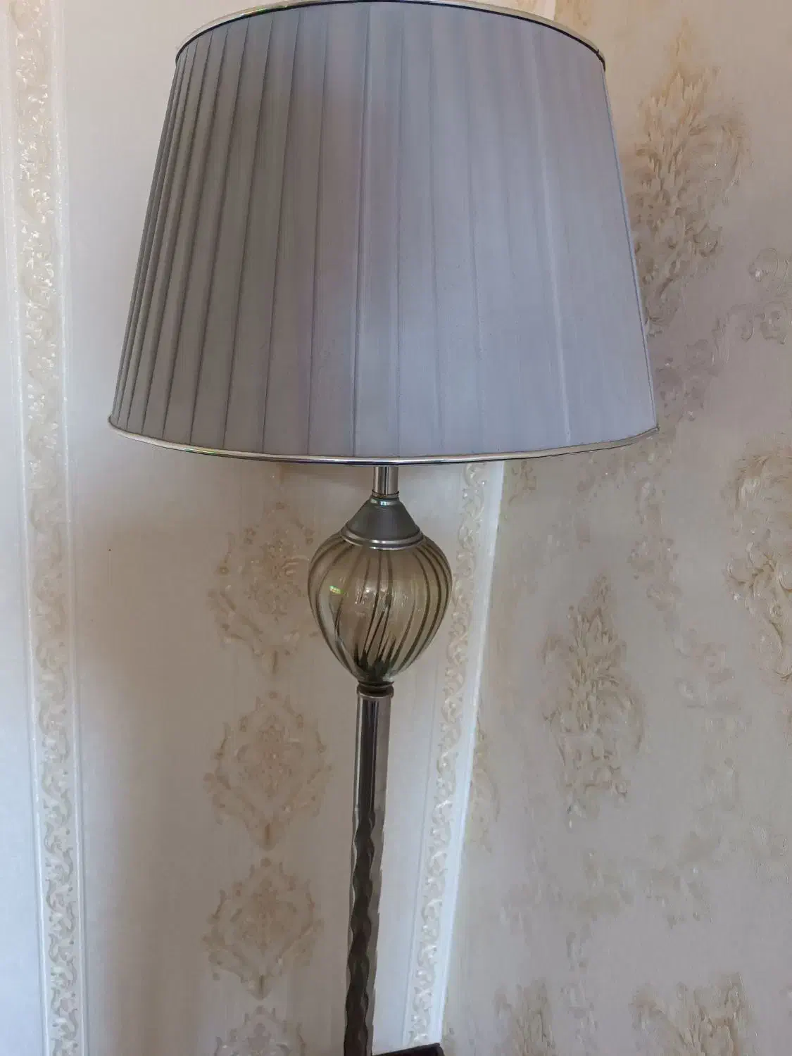 آباژور ایستاده سالم|چراغ خواب و آباژور|کرج, گلشهر|دیوار